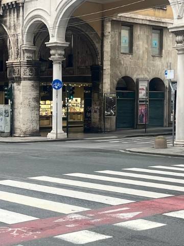 negozio in affitto a Genova