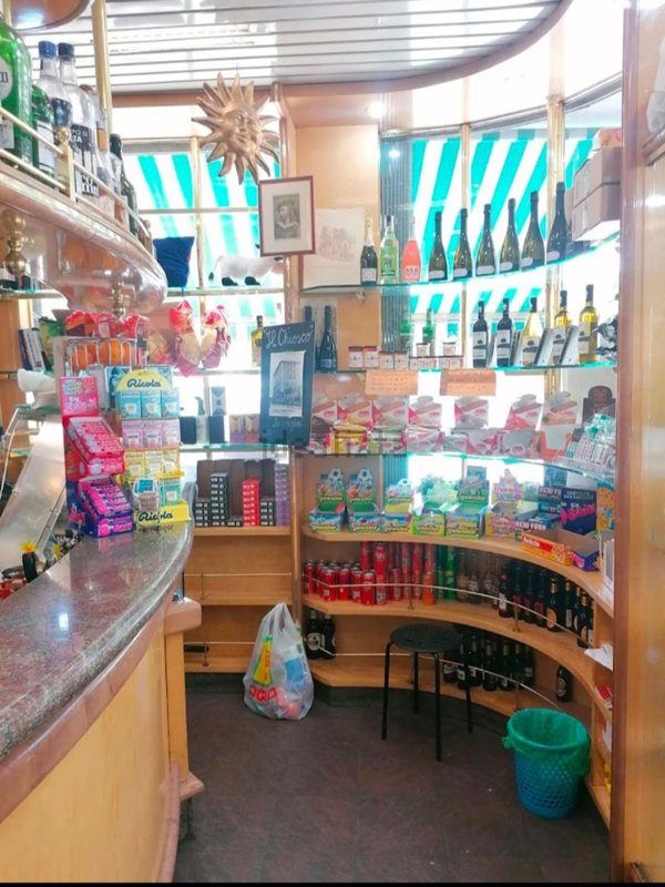 negozio in affitto a Genova in zona Castelletto