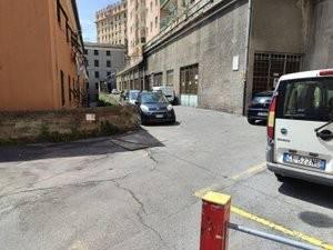 negozio in affitto a Genova in zona Lagaccio / Granarolo