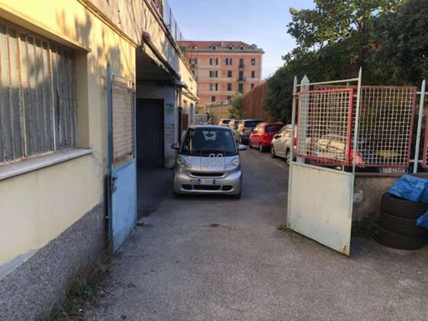 negozio in affitto a Genova in zona Pegli