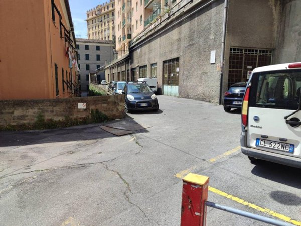 negozio in affitto a Genova in zona Lagaccio / Granarolo