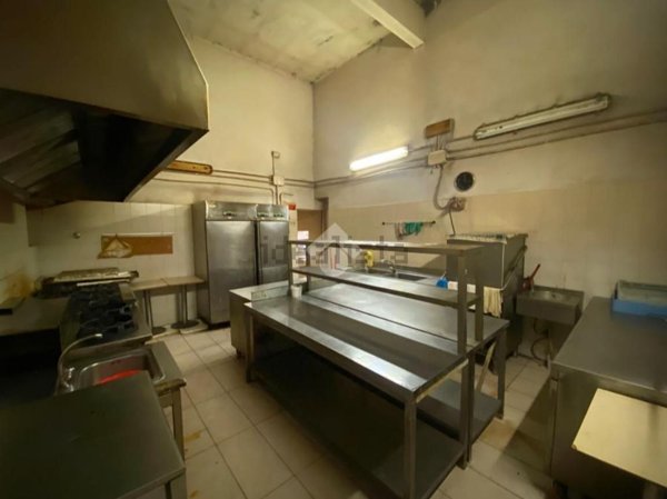 negozio in affitto a Genova in zona Sturla