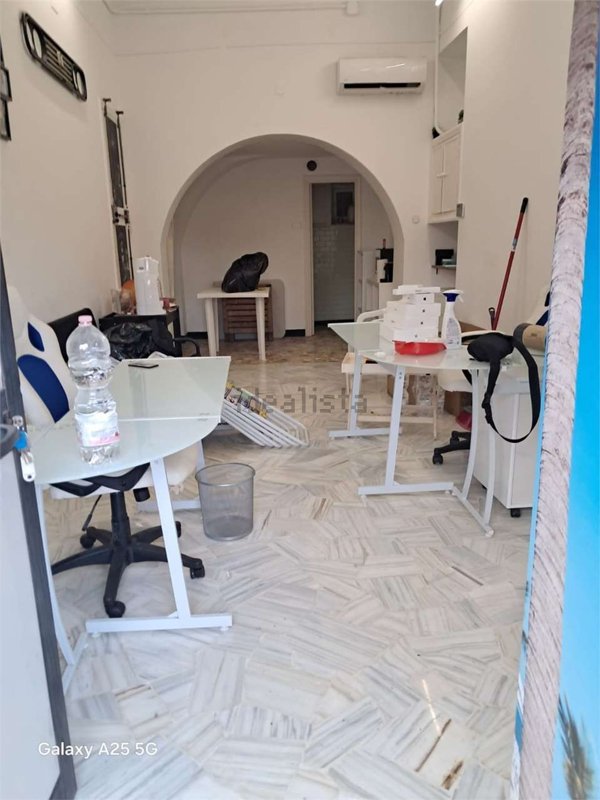 negozio in affitto a Genova in zona Palmaro / Pra'