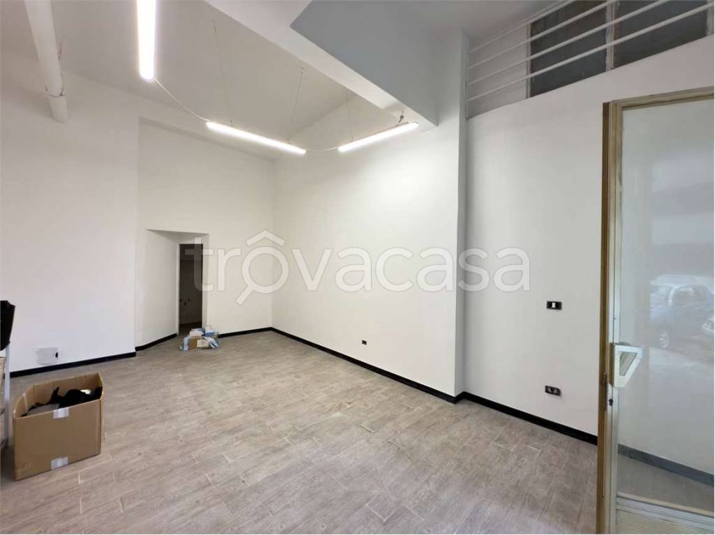 locale commerciale in affitto a Genova in zona Lagaccio / Granarolo