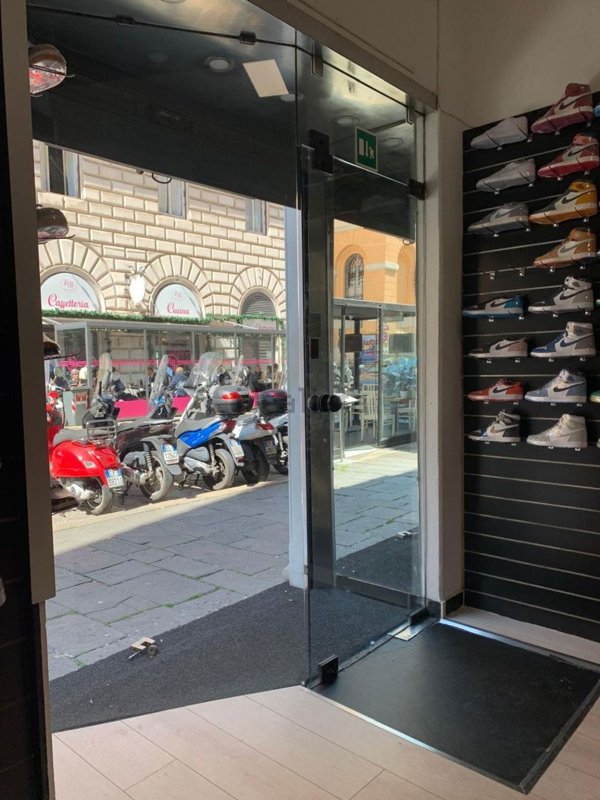 negozio in affitto a Genova