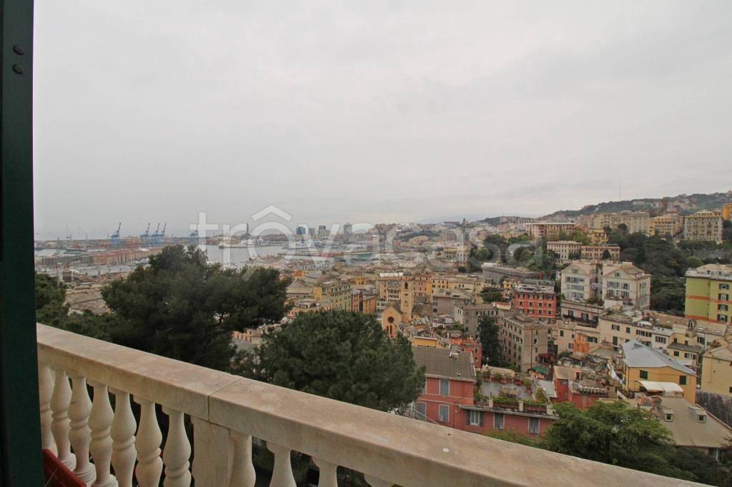 casa indipendente in affitto a Genova in zona Castelletto