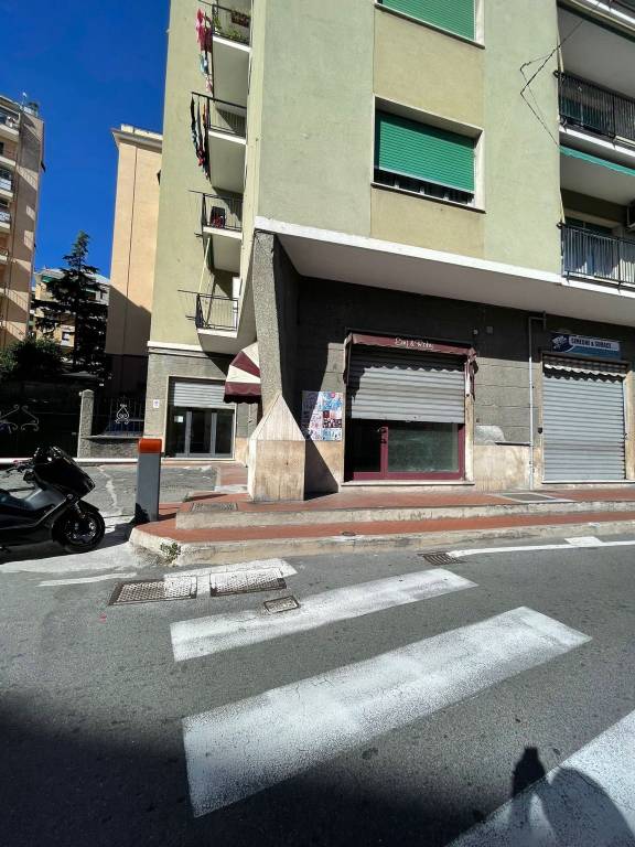 negozio in affitto a Genova