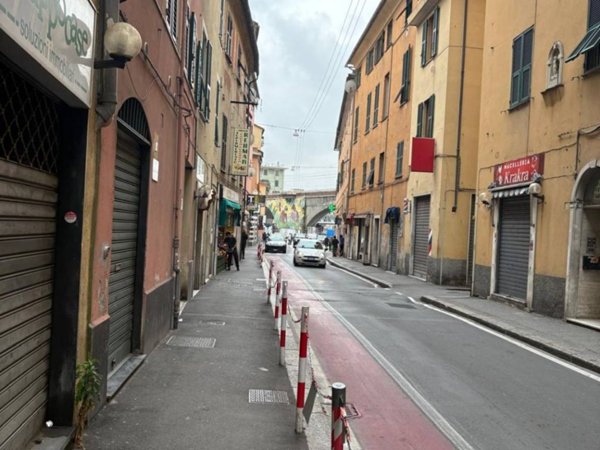 negozio in affitto a Genova in zona Certosa