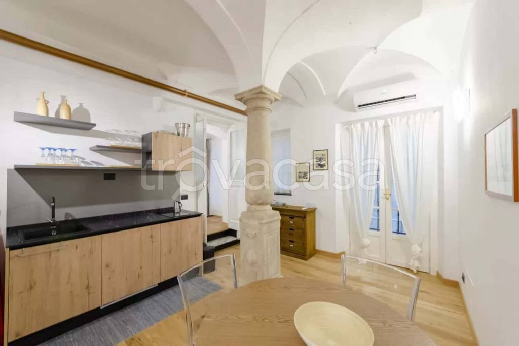 appartamento in affitto a Genova in zona Sottoripa / Maddalena / Molo