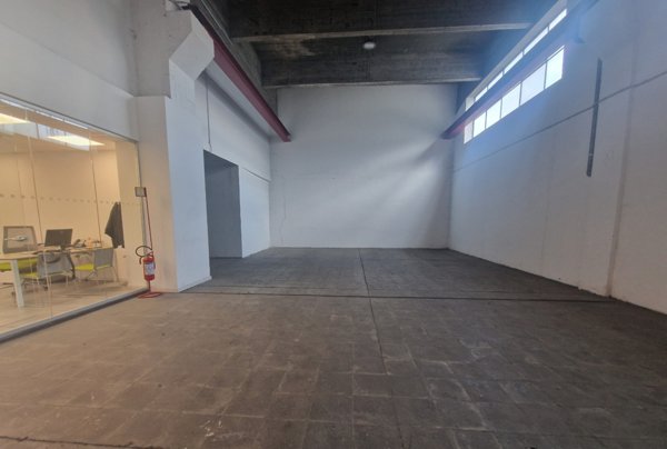 locale commerciale in affitto a Genova in zona Molassana