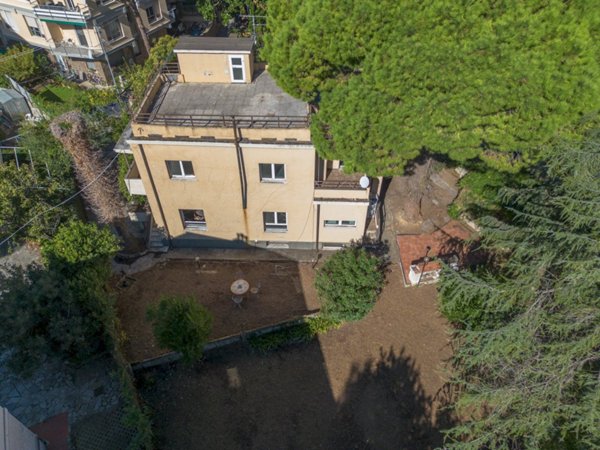 casa indipendente in affitto a Genova