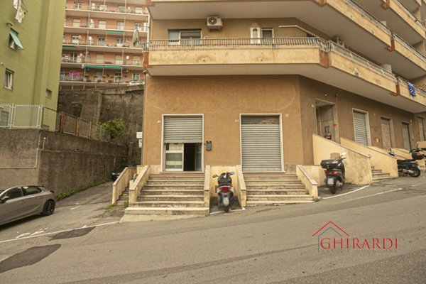 locale commerciale in affitto a Genova in zona Sestri Ponente