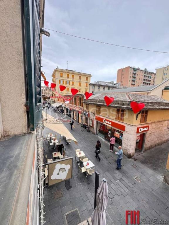 negozio in affitto a Genova in zona Sestri Ponente