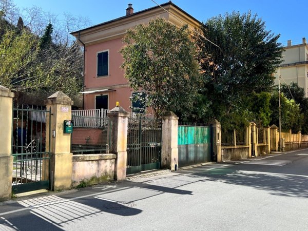 locale di sgombero in affitto a Genova in zona Sturla