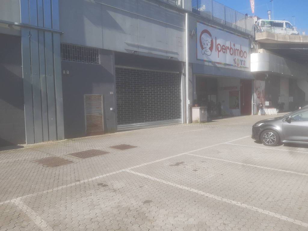 negozio in affitto a Genova in zona Molassana