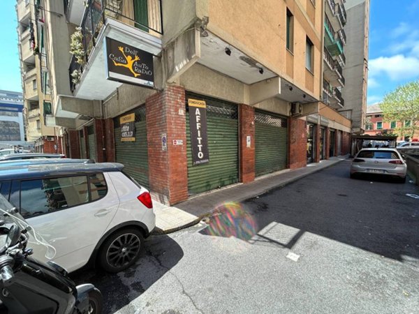 negozio in affitto a Genova in zona Sestri Ponente