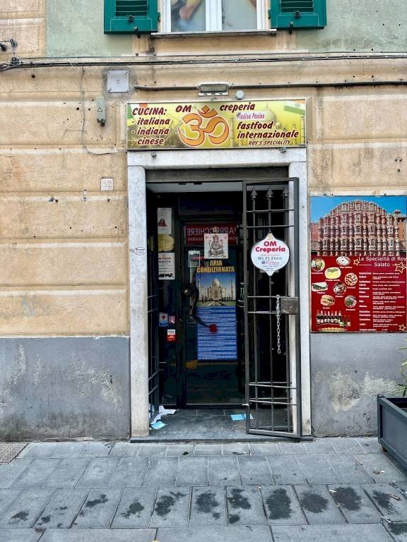 locale commerciale in affitto a Genova
