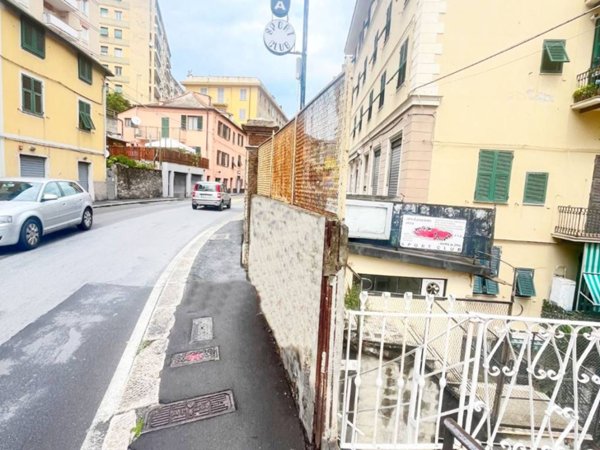 negozio in affitto a Genova in zona San Martino