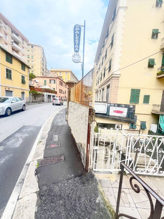 negozio in affitto a Genova
