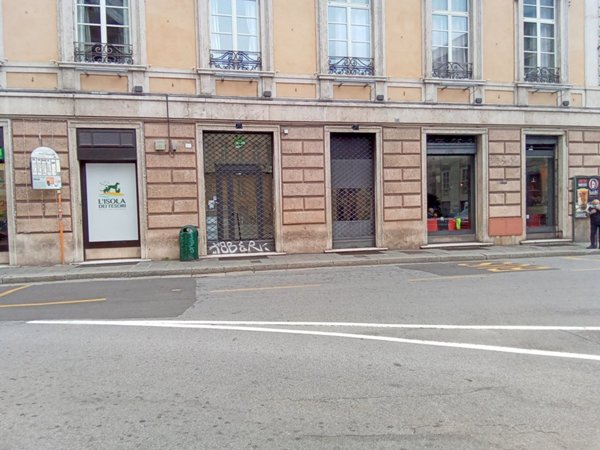 negozio in affitto a Genova