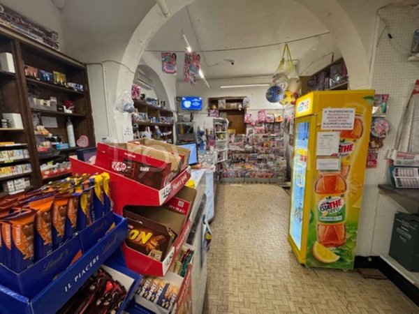 negozio in affitto a Genova in zona Palmaro / Pra'