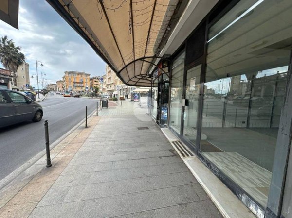 negozio in affitto a Genova in zona Pegli