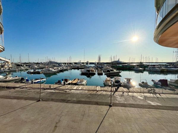 appartamento in affitto a Genova in zona Carignano