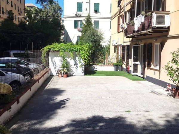 negozio in affitto a Genova in zona Foce