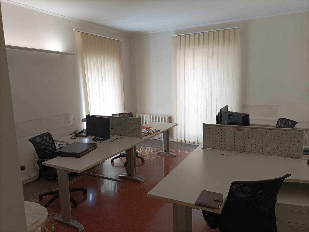ufficio in affitto a Genova in zona Sestri Ponente