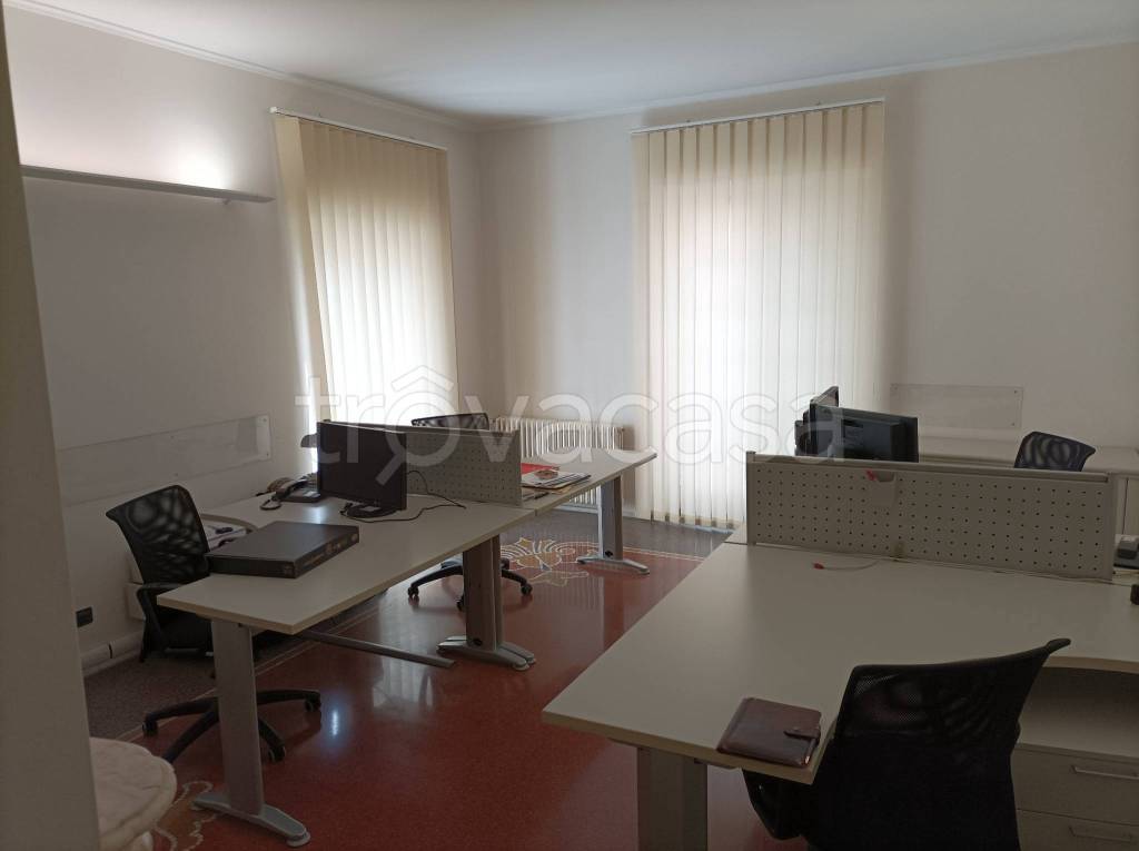 ufficio in affitto a Genova in zona Sestri Ponente