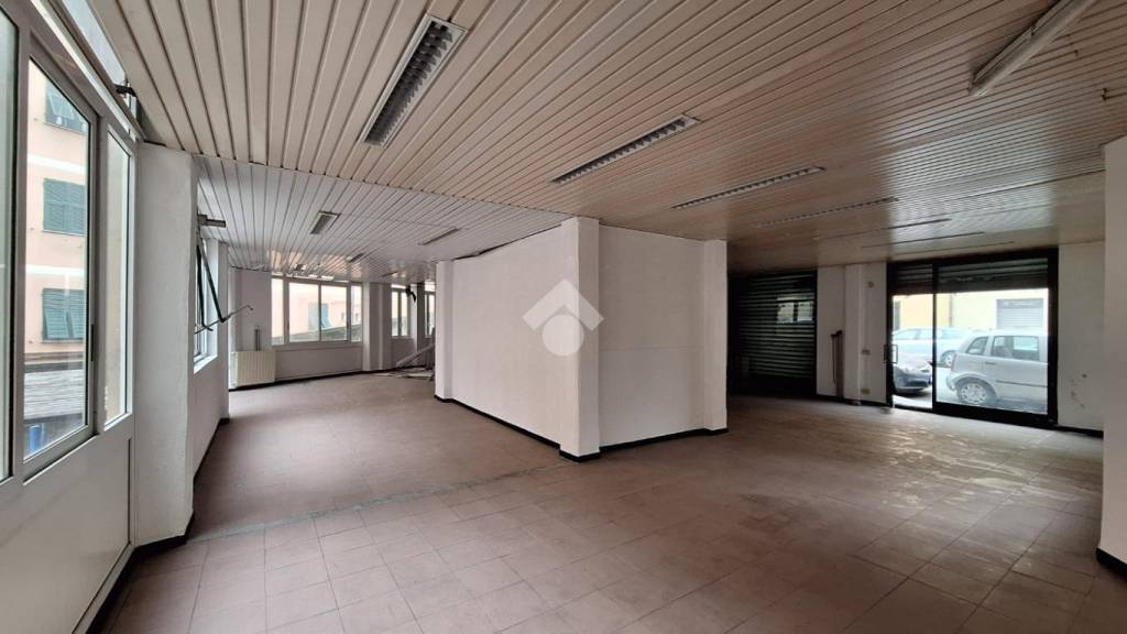 negozio in affitto a Genova in zona Bolzaneto