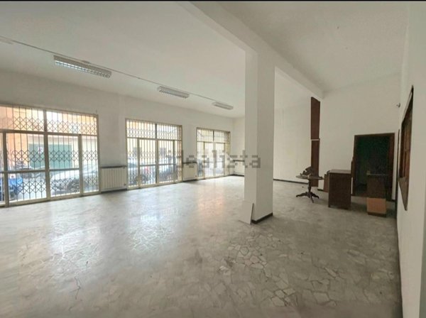 locale di sgombero in affitto a Genova in zona Sestri Ponente