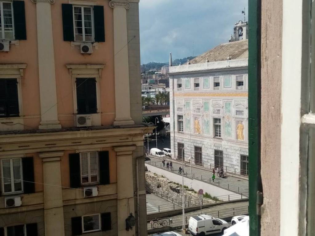 appartamento in affitto a Genova in zona Sottoripa / Maddalena / Molo