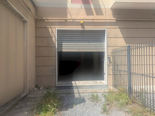 locale di sgombero in affitto a Genova in zona Pontedecimo