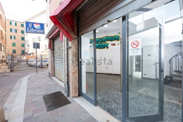 locale commerciale in affitto a Genova in zona Bolzaneto