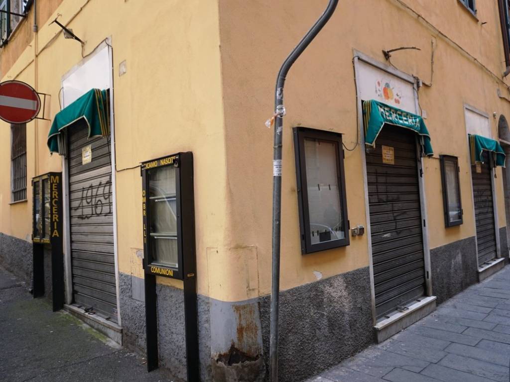 negozio in affitto a Genova in zona Sampierdarena