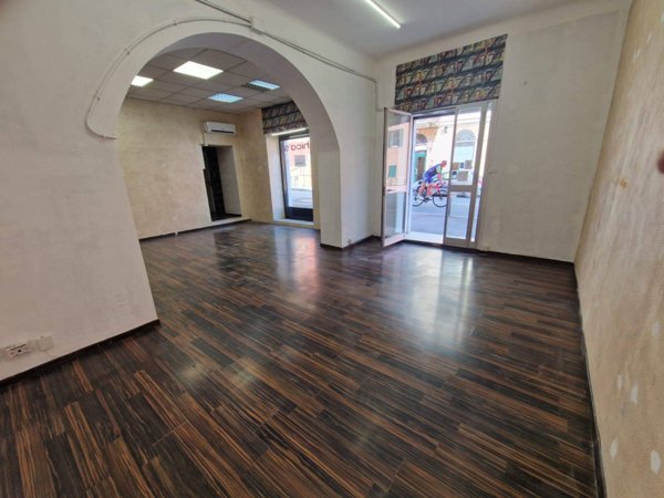 locale commerciale in affitto a Genova in zona Voltri