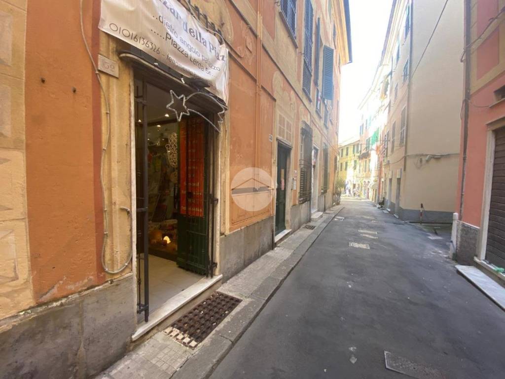 negozio in affitto a Genova in zona Voltri