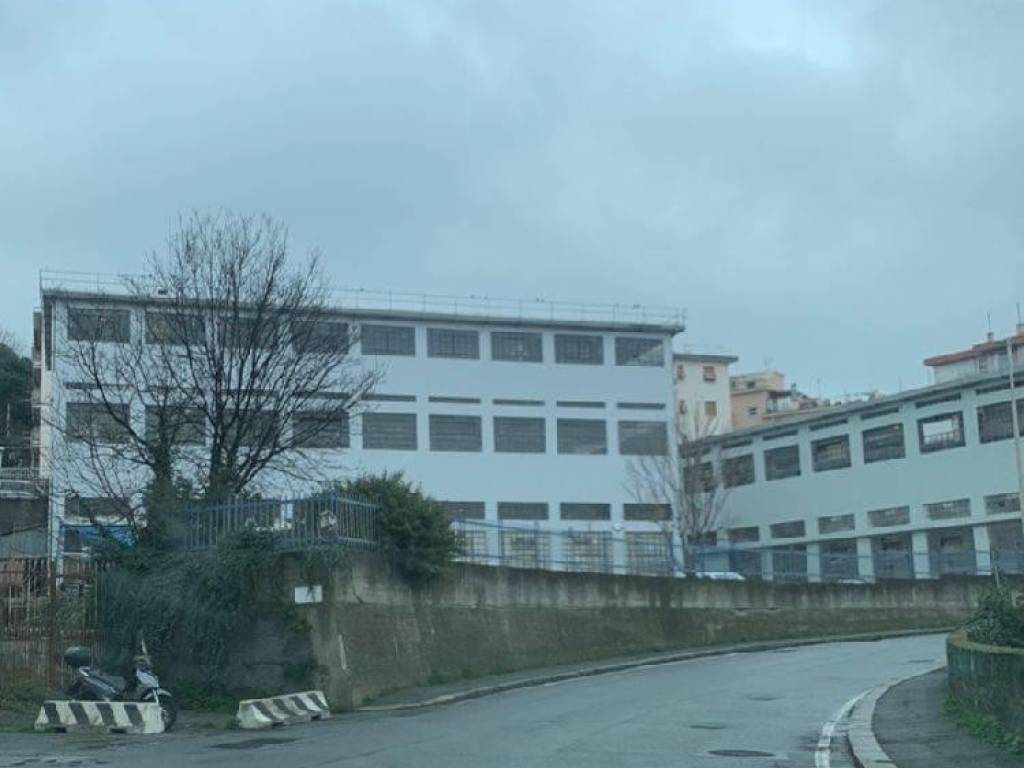 locale commerciale in affitto a Genova in zona Sestri Ponente