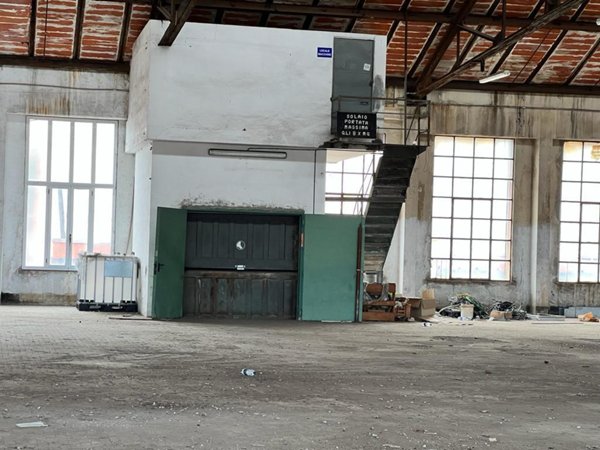 locale di sgombero in affitto a Genova in zona Cornigliano