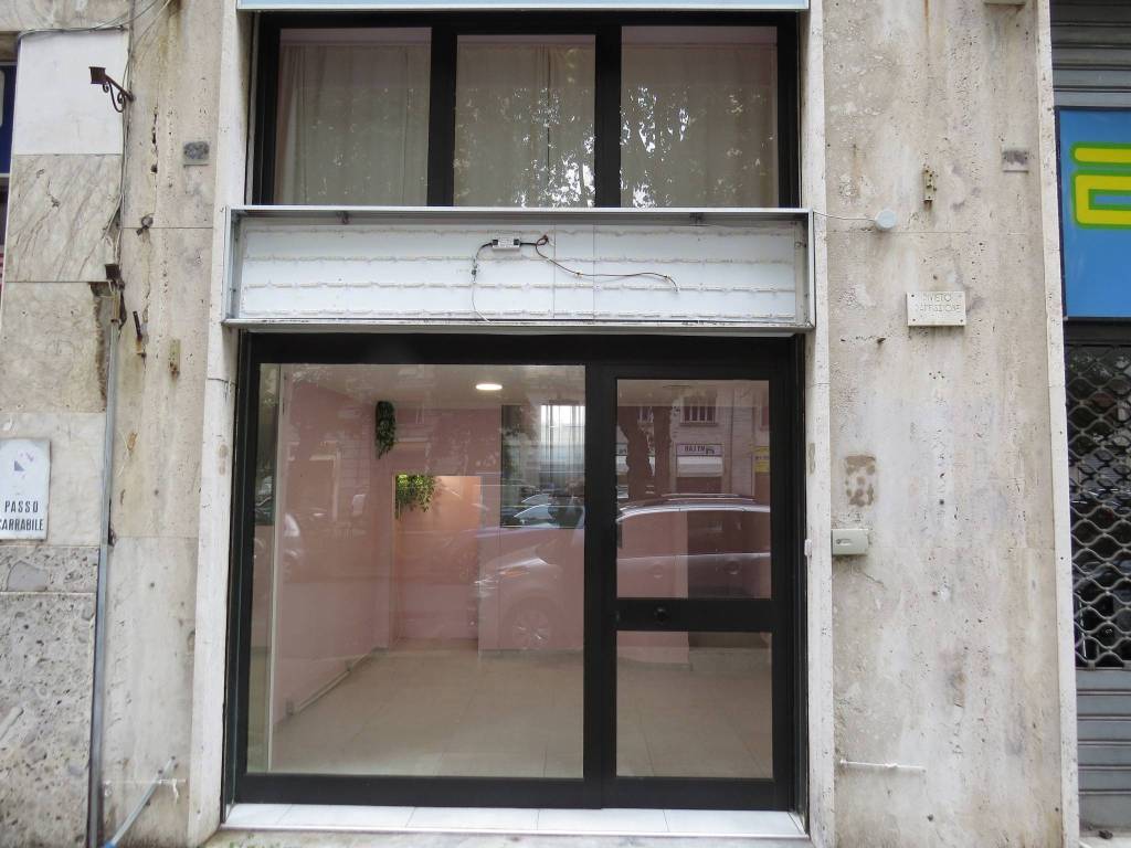 negozio in affitto a Genova in zona Foce