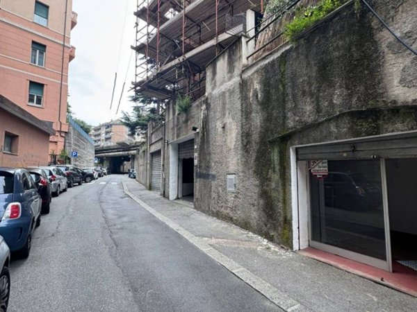 negozio in affitto a Genova in zona Marassi