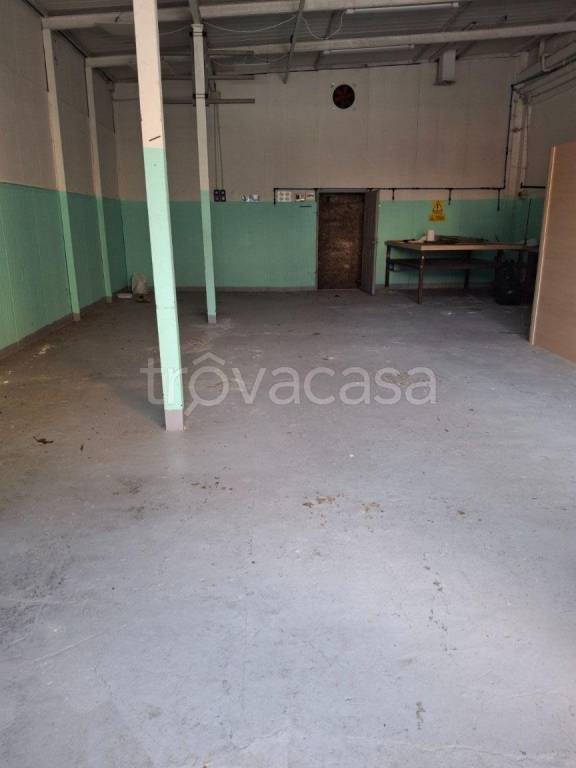 locale commerciale in affitto a Genova in zona Molassana