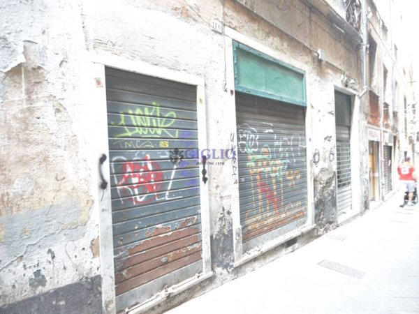 negozio in affitto a Genova in zona Sottoripa / Maddalena / Molo