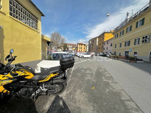 negozio in affitto a Genova in zona Pontedecimo