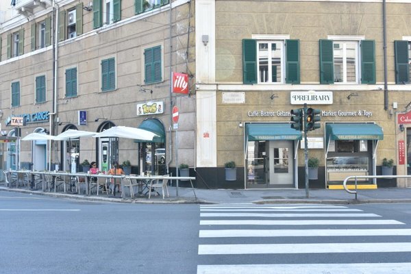 negozio in affitto a Genova in zona Foce