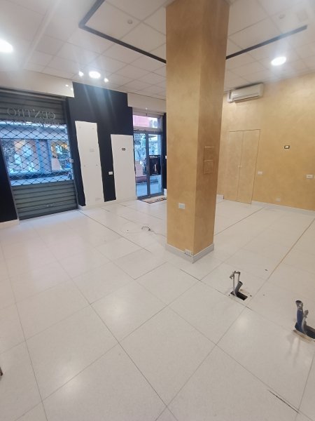 negozio in affitto a Genova in zona Sestri Ponente