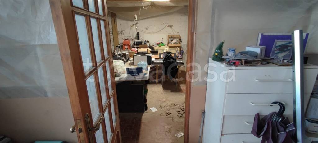 negozio in affitto a Genova in zona Molassana
