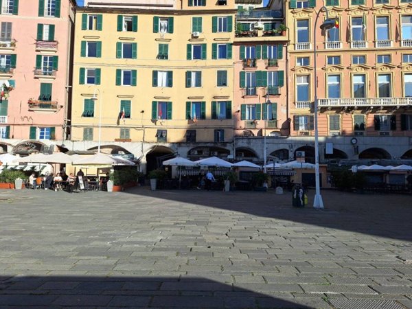 locale commerciale in affitto a Genova in zona Sottoripa / Maddalena / Molo