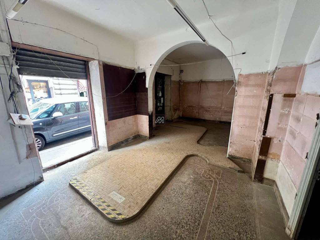 negozio in affitto a Genova in zona Palmaro / Pra'